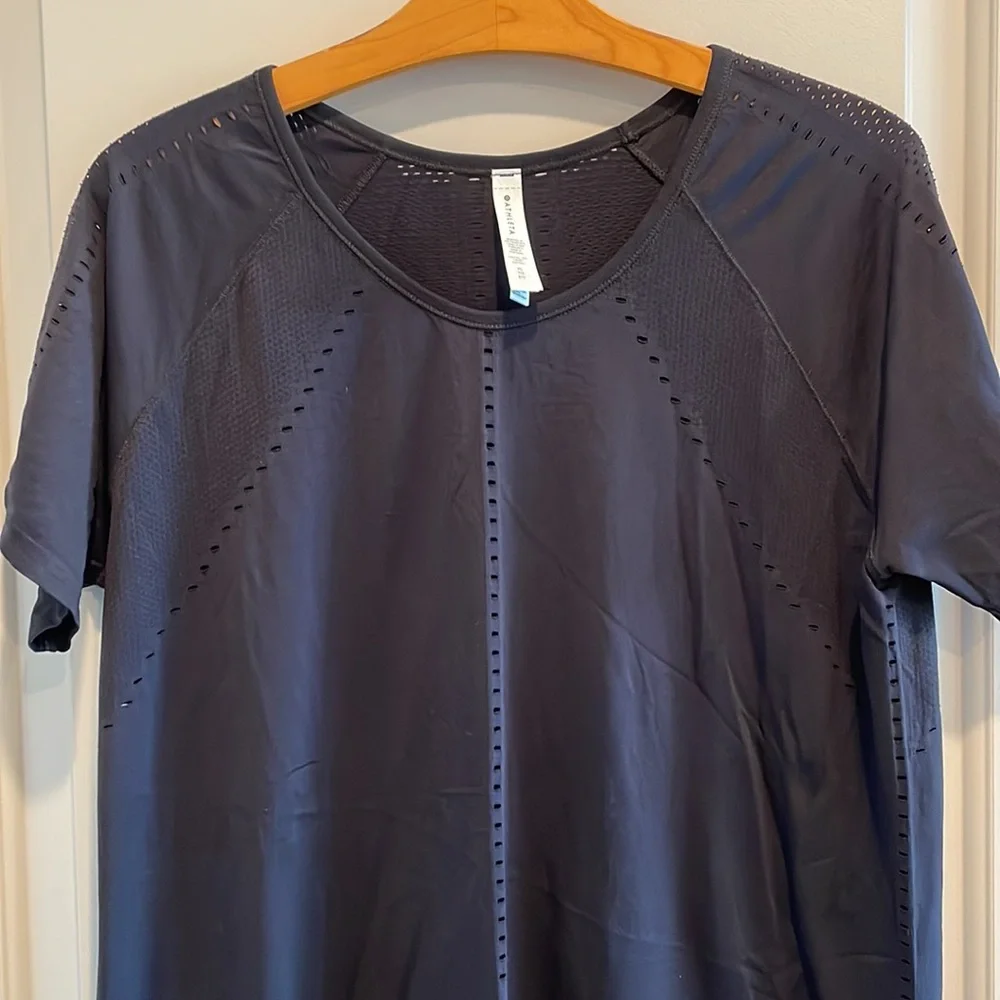 Athleta Foothill Tee - Picture 7 of 10